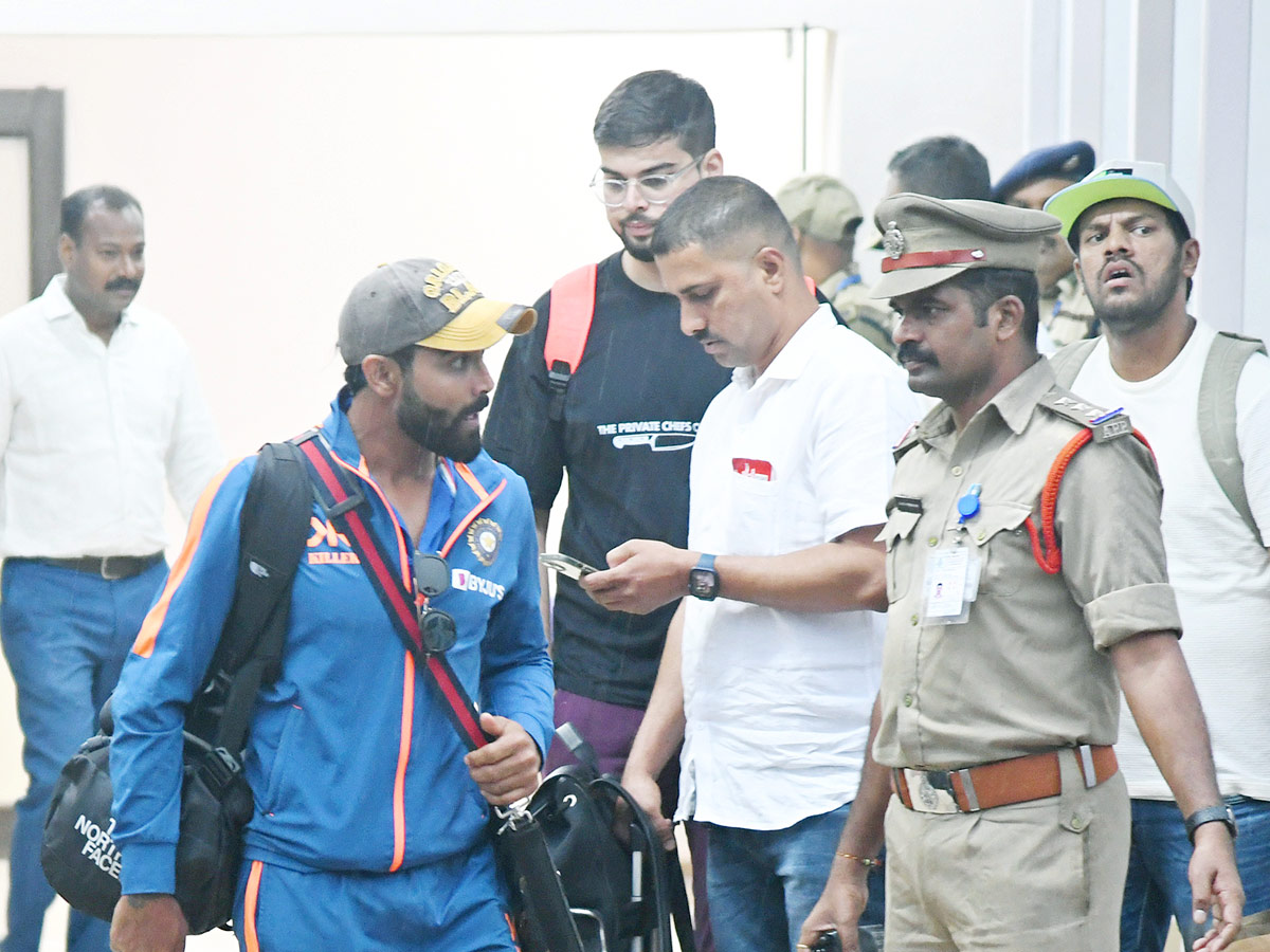 Team_20India_20and_20Team_20Australia_20Cricketers_20Reach_20To_20Vizag_20Photos_6.jpg 7