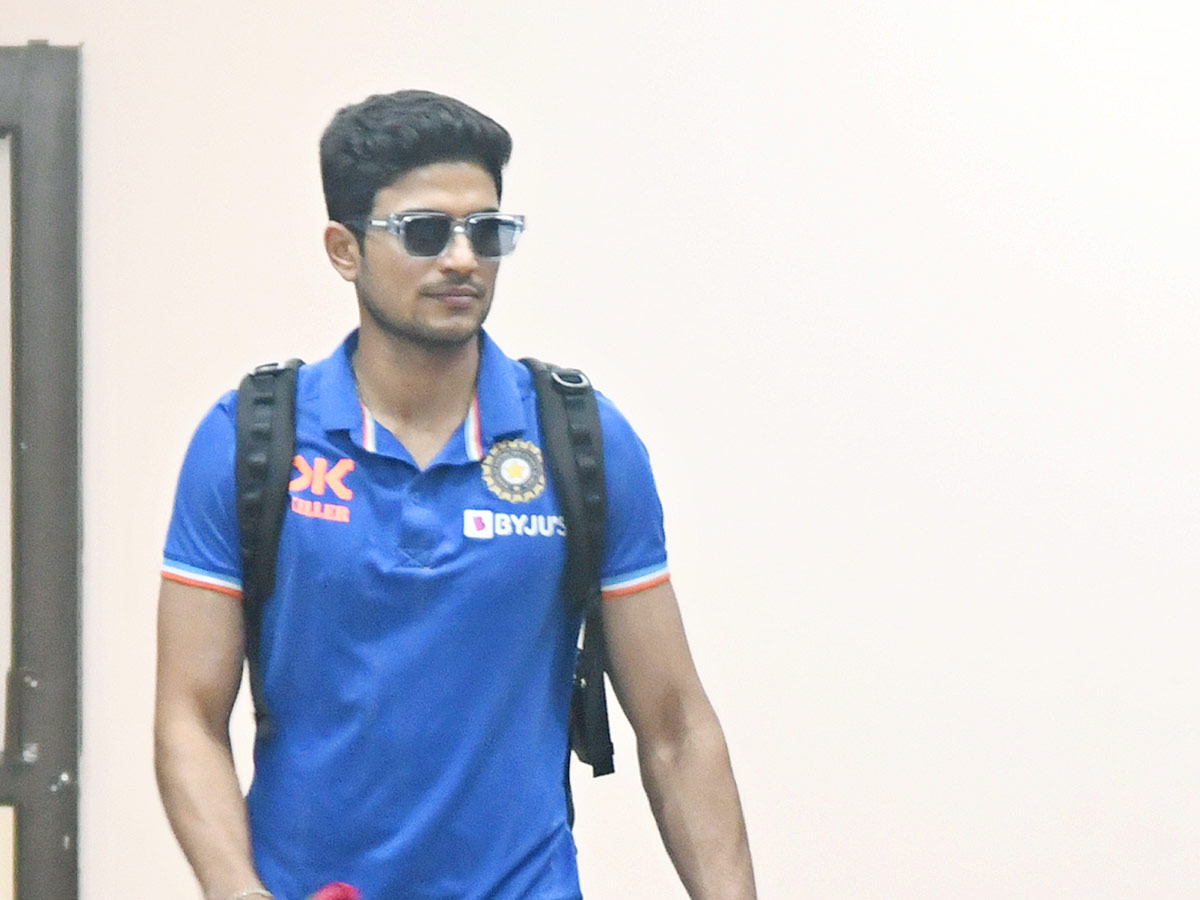 Team_20India_20and_20Team_20Australia_20Cricketers_20Reach_20To_20Vizag_20Photos_7.jpg 8