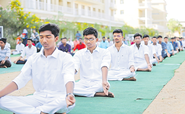 YOGA-DAY-ACTIVITIES-IN-COLL.jpg