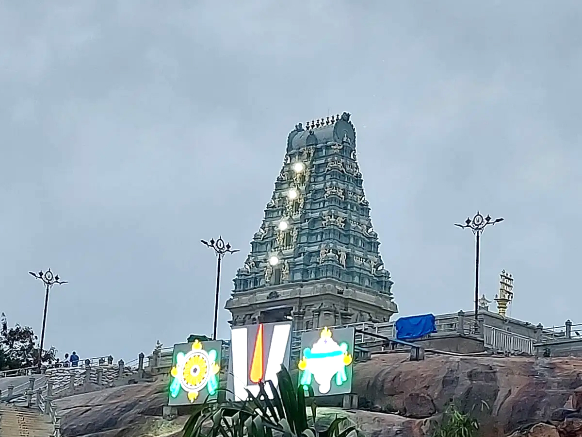 013_20TTD_20Sri_20Venkateswara_20Swamy_20Temple_20Jubilee_20Hills.jpg 12
