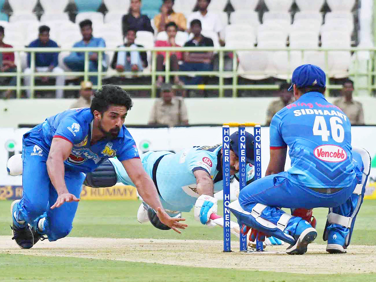 Celebrity_20Cricket_20League_20Photos_1.jpg 2