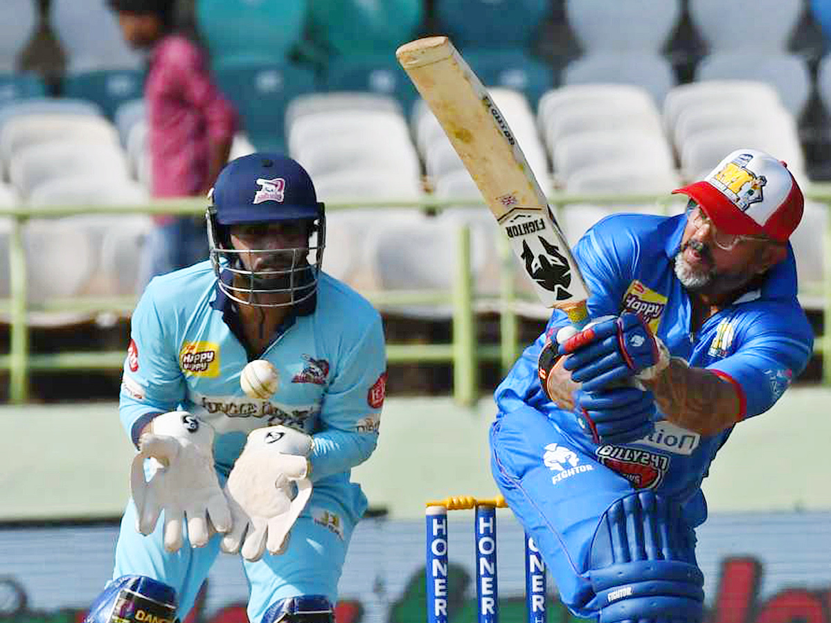 Celebrity_20Cricket_20League_20Photos_4.jpg 5