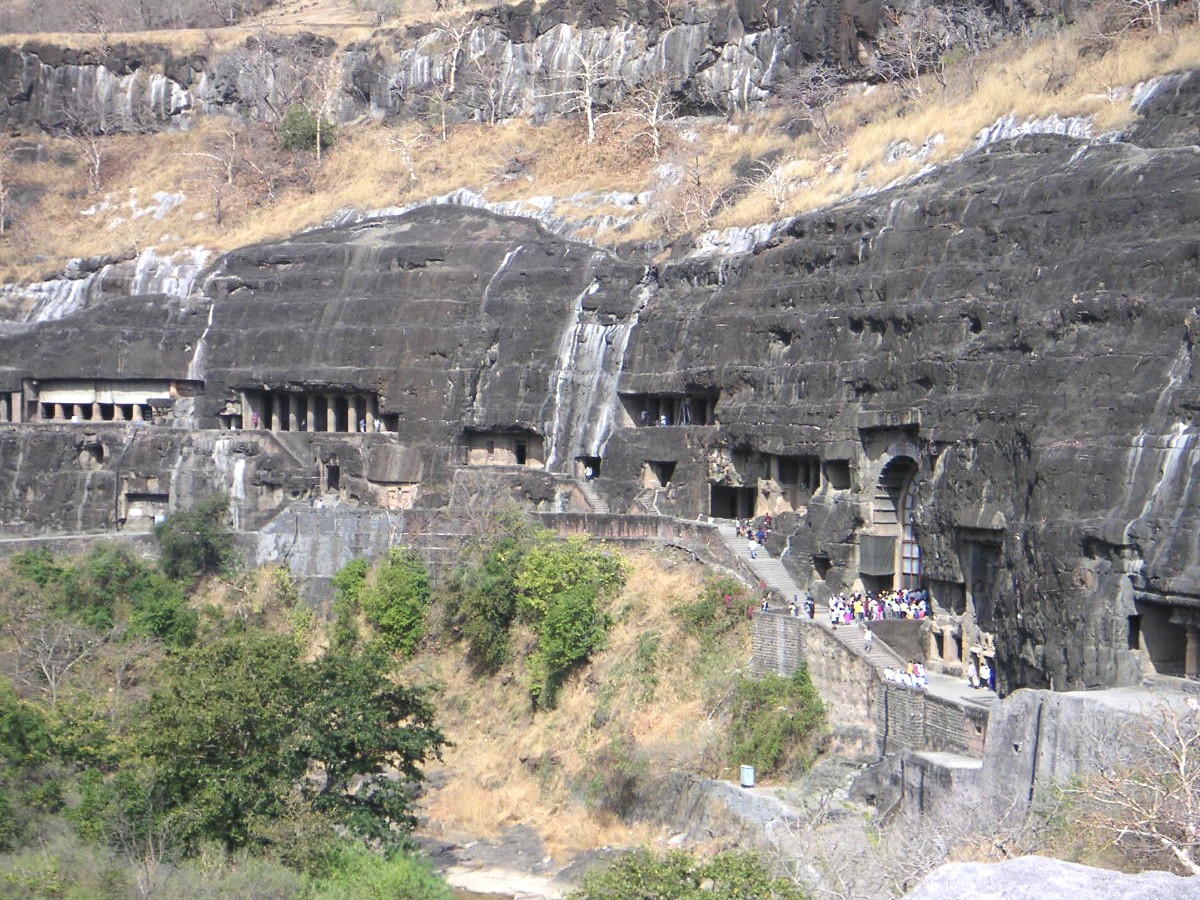 002_20Ajanta_20Caves.jpg 3