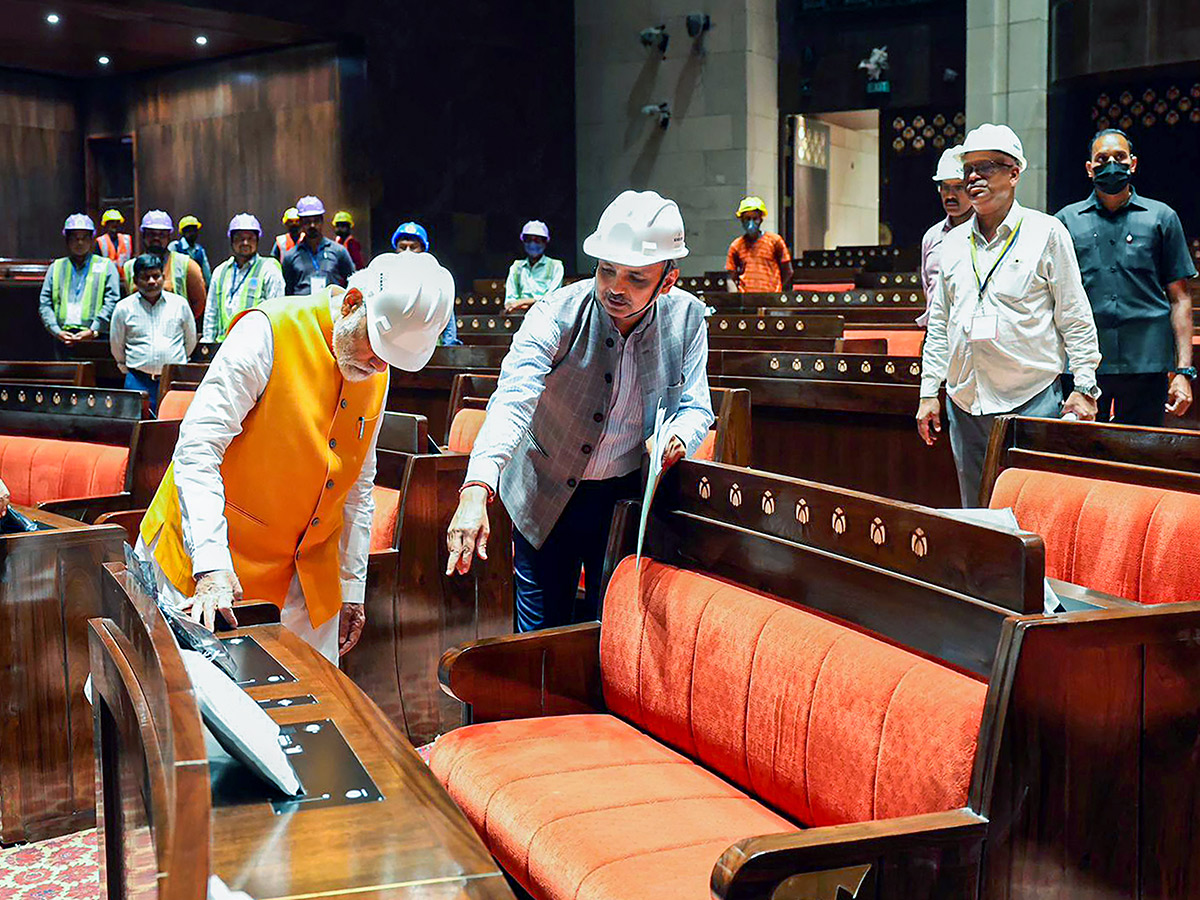 PM_20Modi_20visits_20new_20Parliament_20building_20Photos_4.jpg 4