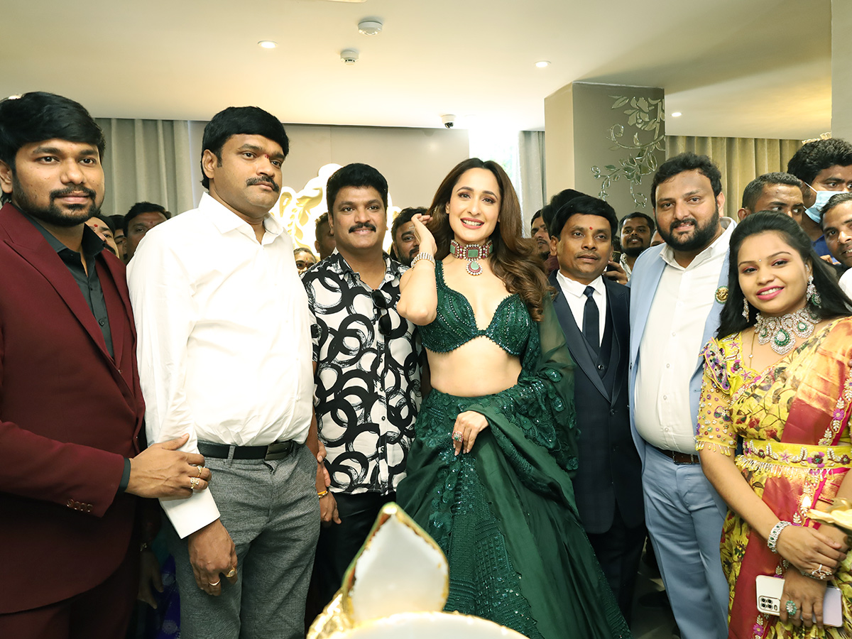 Pragya_20Jaiswal_20at_20Jewellery_20Shop_20at_20Hyderabad_20_10.jpg 10