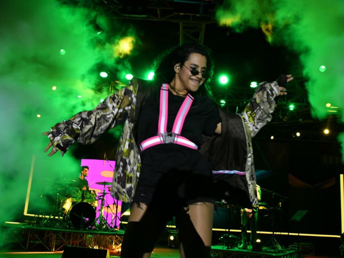 Nikhita_20Gandhi_20Indian_20playback_20singer_20at_20IIT_20Tirupati_20program_20Photos_10.jpg 11