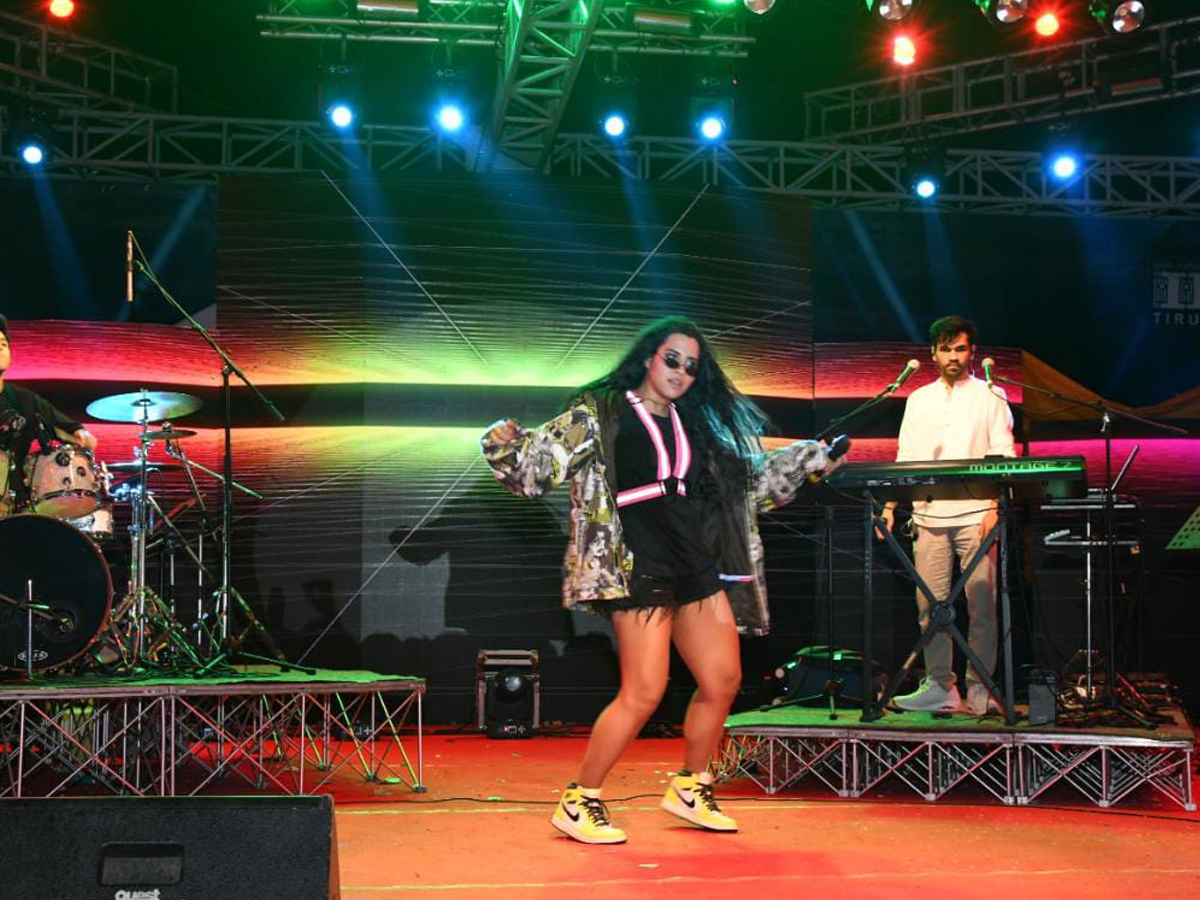 Nikhita_20Gandhi_20Indian_20playback_20singer_20at_20IIT_20Tirupati_20program_20Photos_17.jpg 18