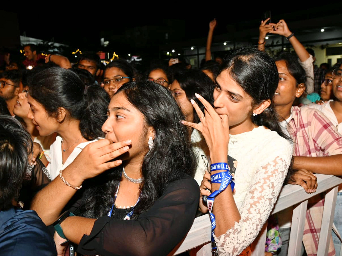 Nikhita_20Gandhi_20Indian_20playback_20singer_20at_20IIT_20Tirupati_20program_20Photos_3.jpg 4