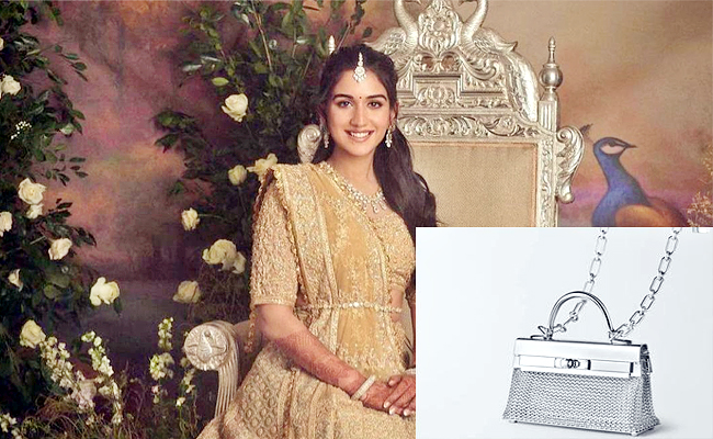 Radhika_20Merchant_001.jpg