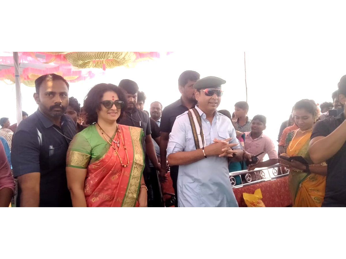 Pavitra_20Lokesh_20Actor_20Naresh_20At_20West_20Godavari_20Elurupadu_20Wedding_20Photos_5.jpg 5