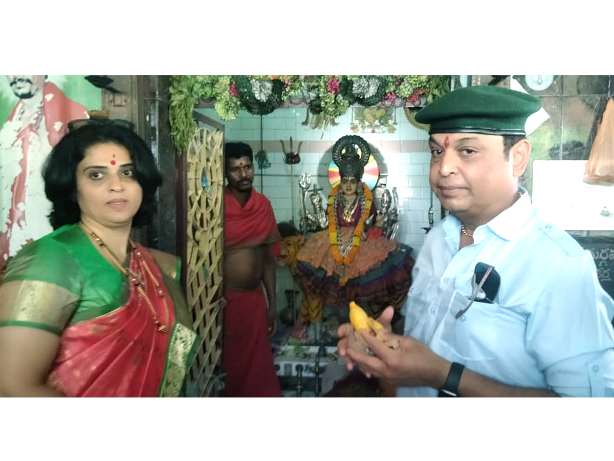 Pavitra_20Lokesh_20Actor_20Naresh_20At_20West_20Godavari_20Elurupadu_20Wedding_20Photos_7.jpg 7