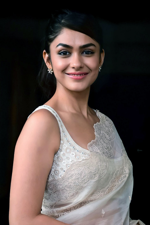 Mrunal_20Thakur_20Latest_20Photos_22.jpg 22