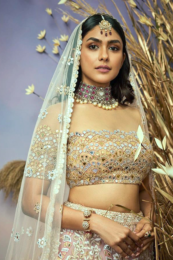 Mrunal_20Thakur_20Latest_20Photos_23.jpg 23