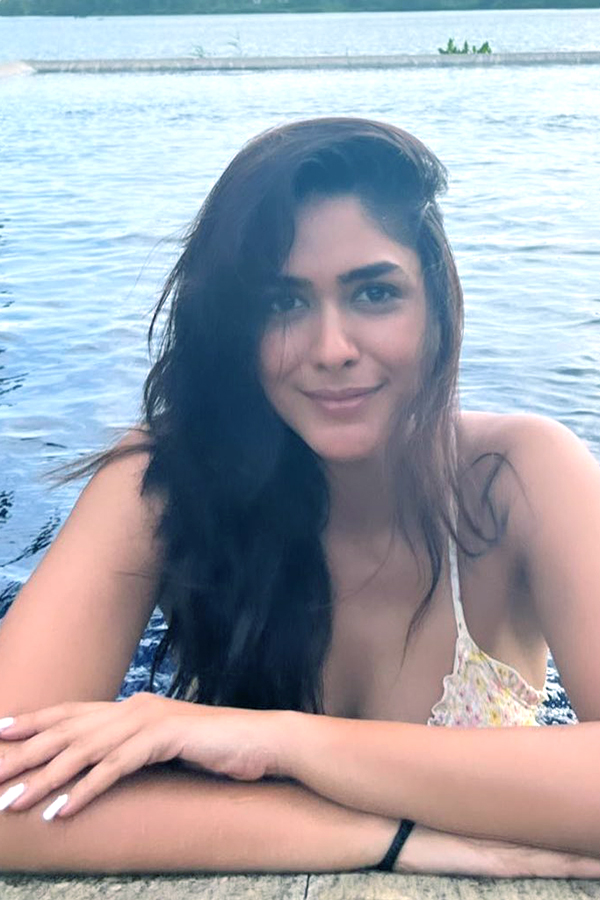 Mrunal_20Thakur_20Latest_20Photos_3.jpg 3