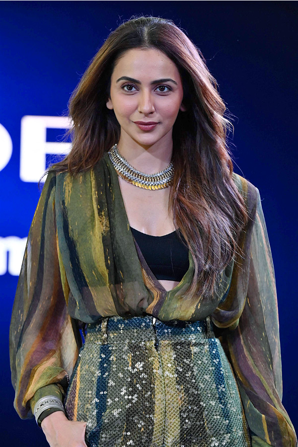 Mumbai_20hosts_20star_20studded_20Citadel_20premiere_20Photos_7.jpg 9
