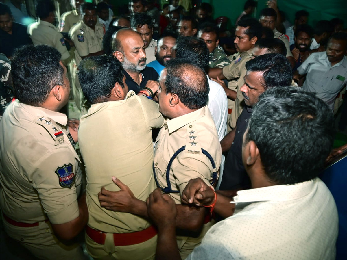 Telangana_20BJP_20Chief_20Bandi_20Sanjay_20Arrested_20At_20Mid_20Night_20Photos_11.jpg 11