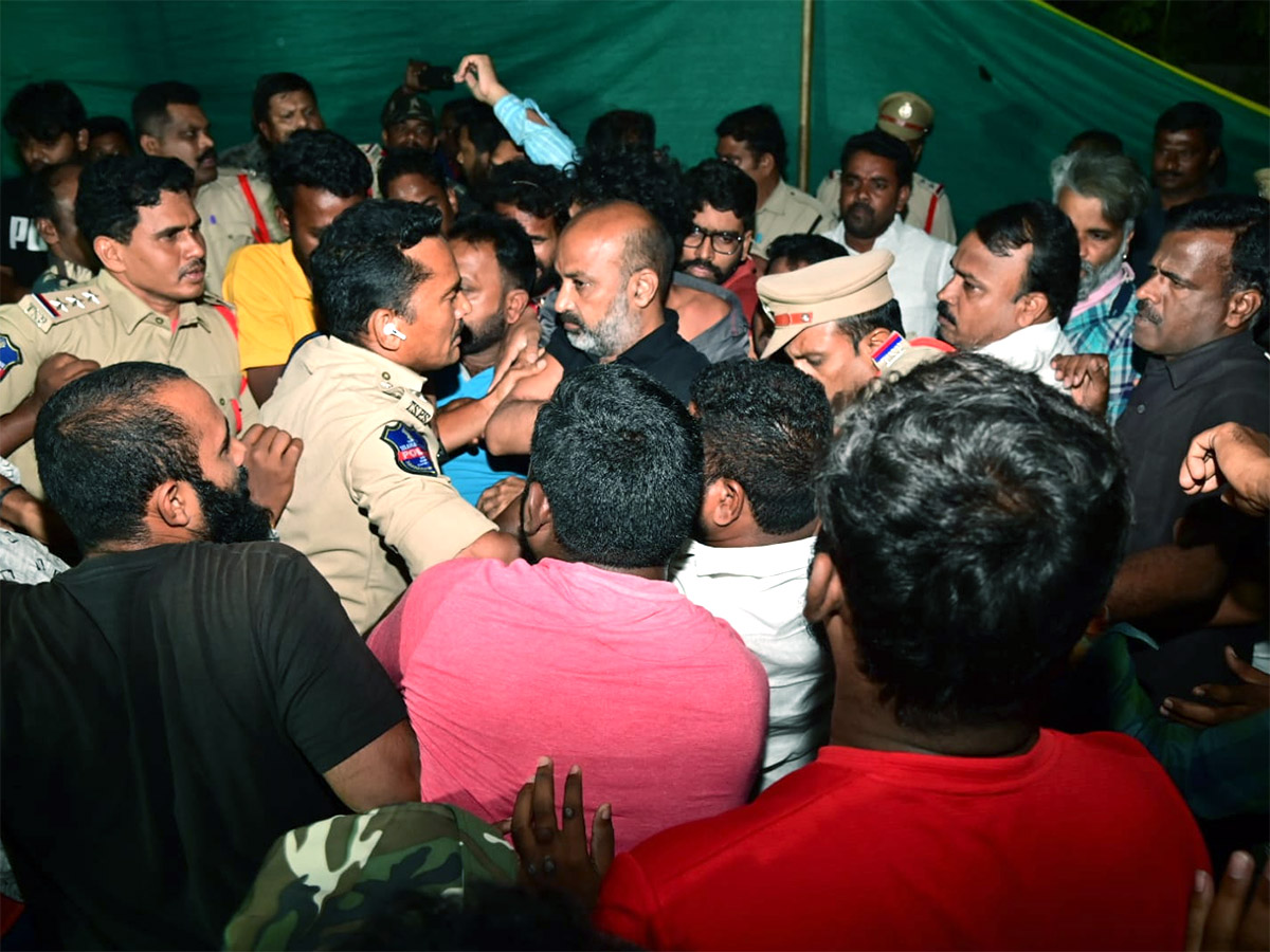 Telangana_20BJP_20Chief_20Bandi_20Sanjay_20Arrested_20At_20Mid_20Night_20Photos_12.jpg 12