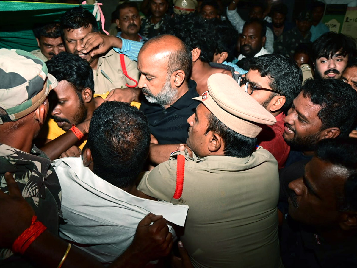 Telangana_20BJP_20Chief_20Bandi_20Sanjay_20Arrested_20At_20Mid_20Night_20Photos_14.jpg 14