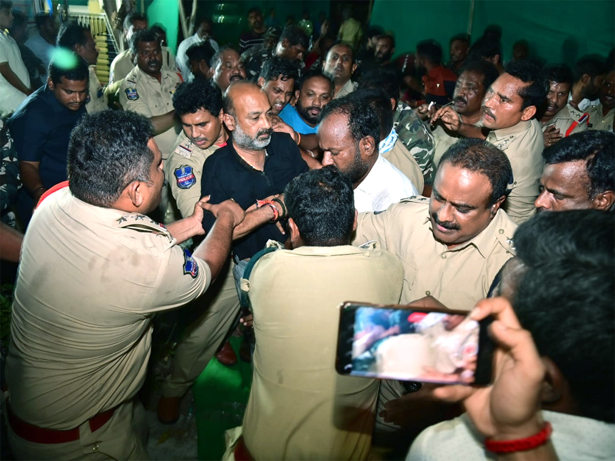 Telangana_20BJP_20Chief_20Bandi_20Sanjay_20Arrested_20At_20Mid_20Night_20Photos_6.jpg 6