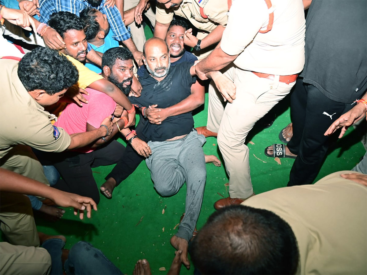 Telangana_20BJP_20Chief_20Bandi_20Sanjay_20Arrested_20At_20Mid_20Night_20Photos_9.jpg 9