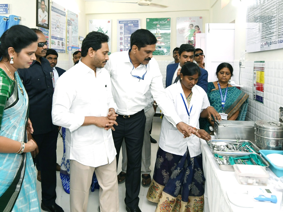 CM_20YS_20Jagan_20Launches_20Family_20Doctor_20Programme_20Photos_11.jpg 12