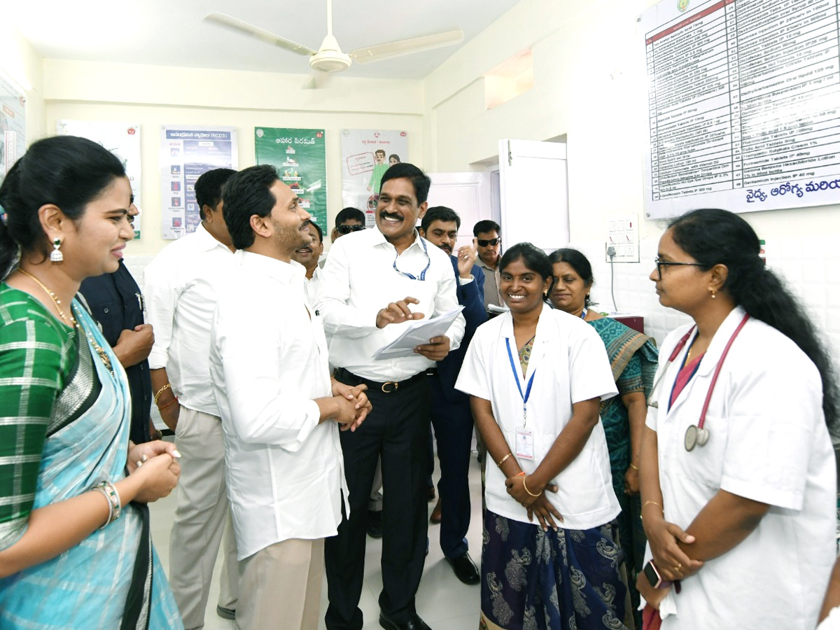 CM_20YS_20Jagan_20Launches_20Family_20Doctor_20Programme_20Photos_14.jpg 15