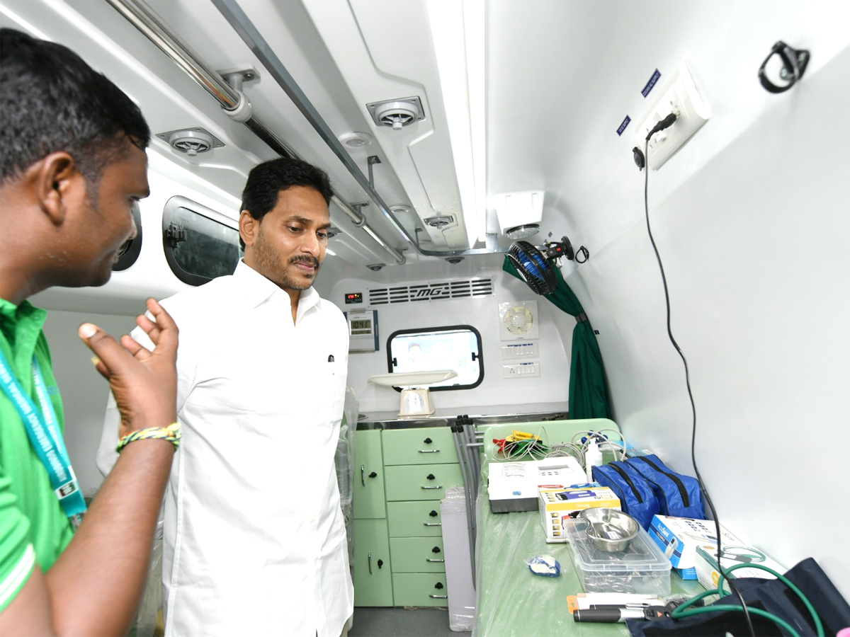 CM_20YS_20Jagan_20Launches_20Family_20Doctor_20Programme_20Photos_16.jpg 17