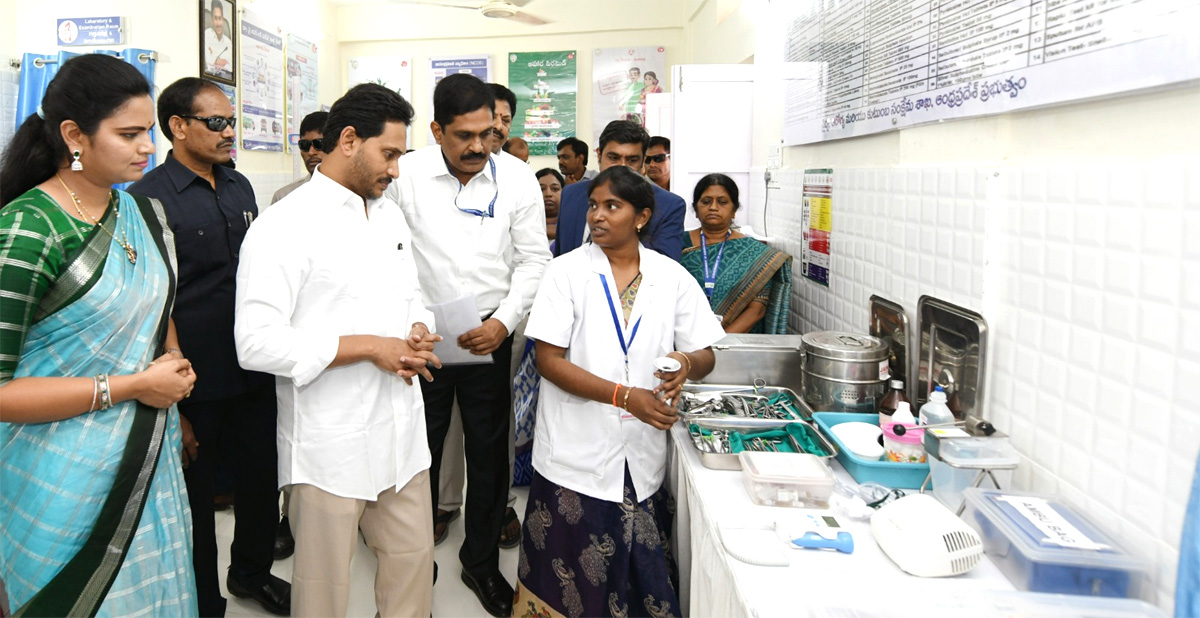 CM_20YS_20Jagan_20Launches_20Family_20Doctor_20Programme_20Photos_24.jpg 25