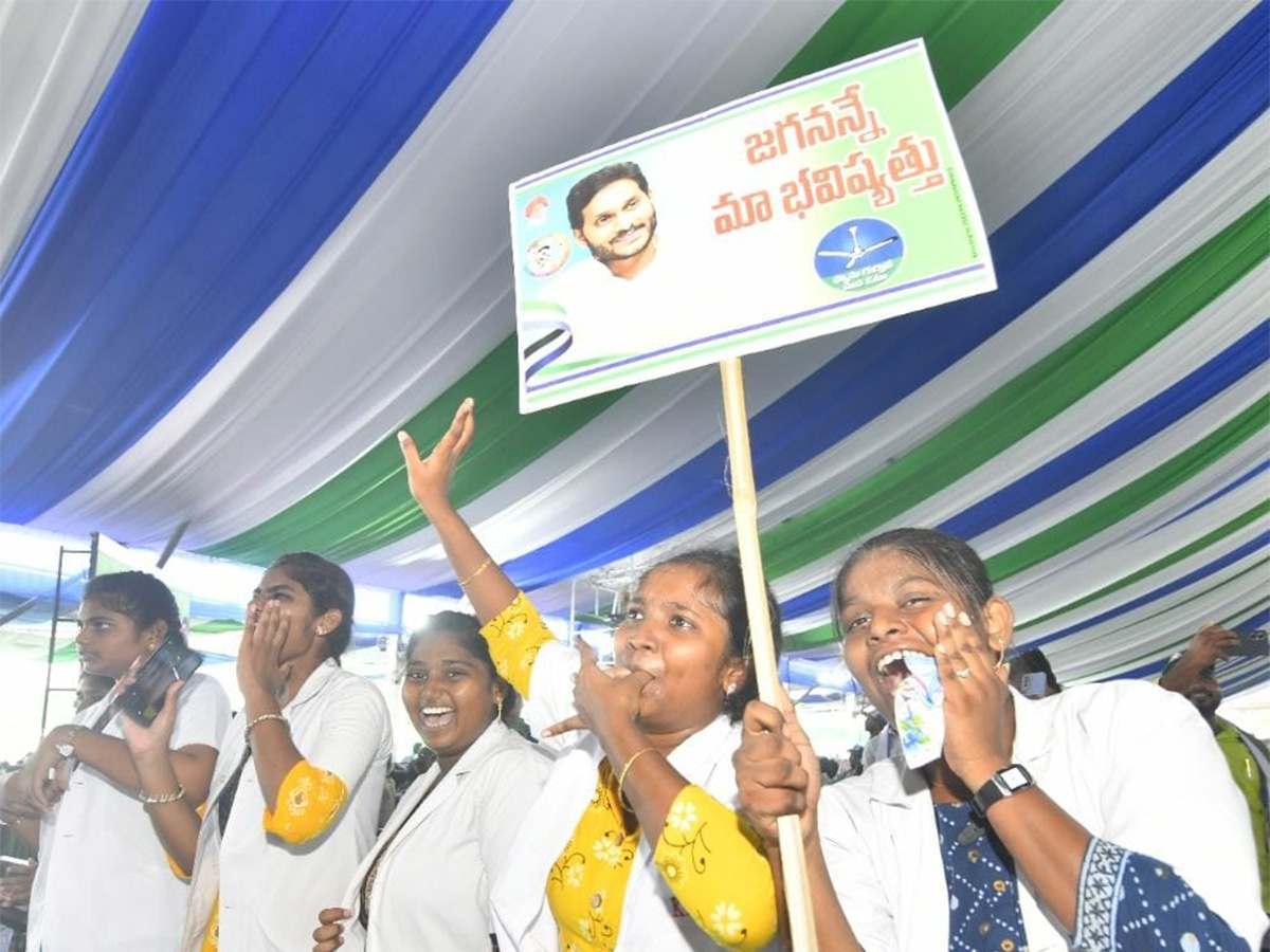 Crowd_20At_20CM_20YS_20Jagan_20Family_20Doctor_20Lingamguntla_20Chilakaluripet_20Event_20Photos_2.jpg 2