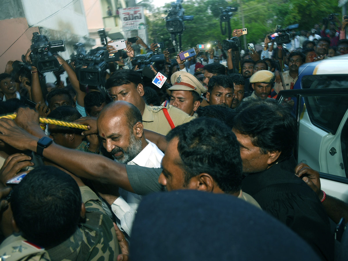 Telangana_20BJP_20chief_20Bandi_20Sanjay_20Arrest_20To_20Judicial_20Custody_20Photos_10.jpg 9