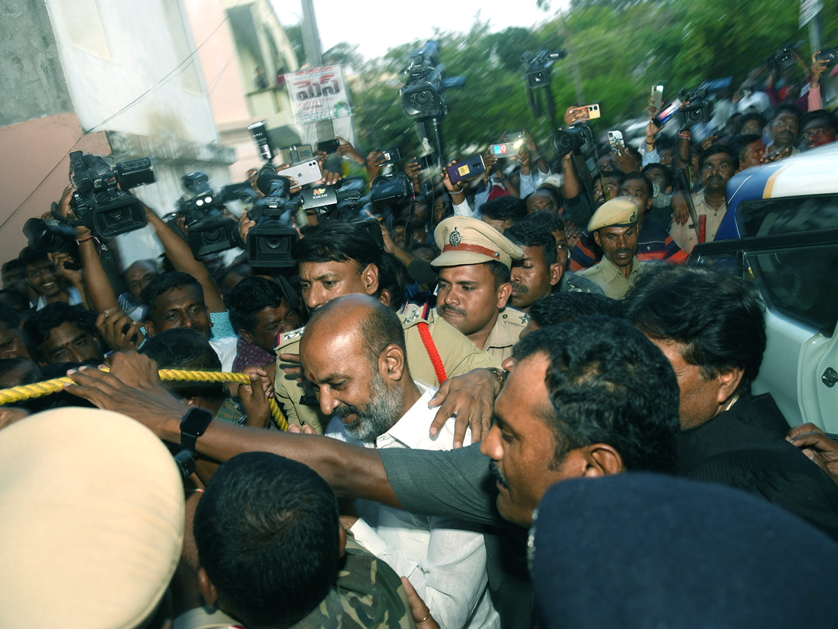Telangana_20BJP_20chief_20Bandi_20Sanjay_20Arrest_20To_20Judicial_20Custody_20Photos_11.jpg 10