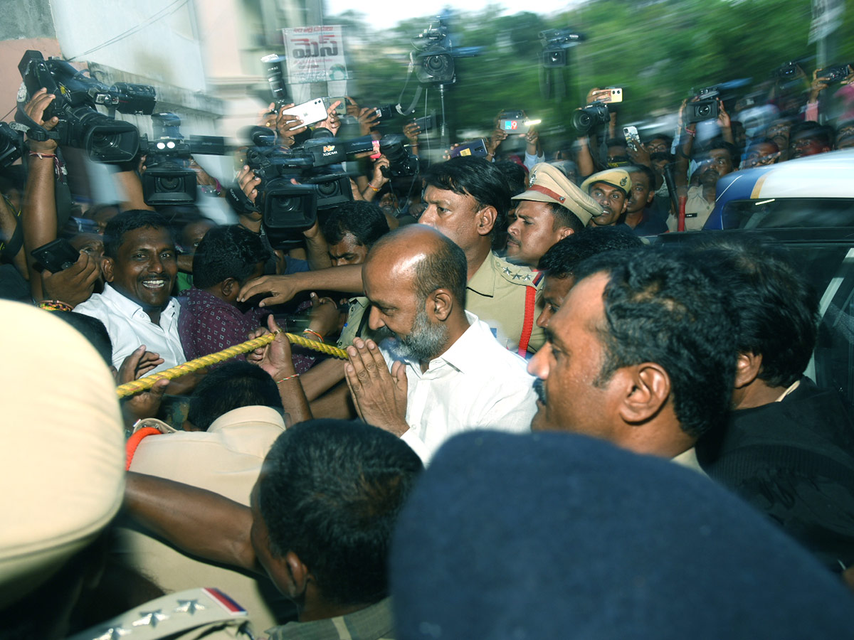 Telangana_20BJP_20chief_20Bandi_20Sanjay_20Arrest_20To_20Judicial_20Custody_20Photos_12.jpg 11