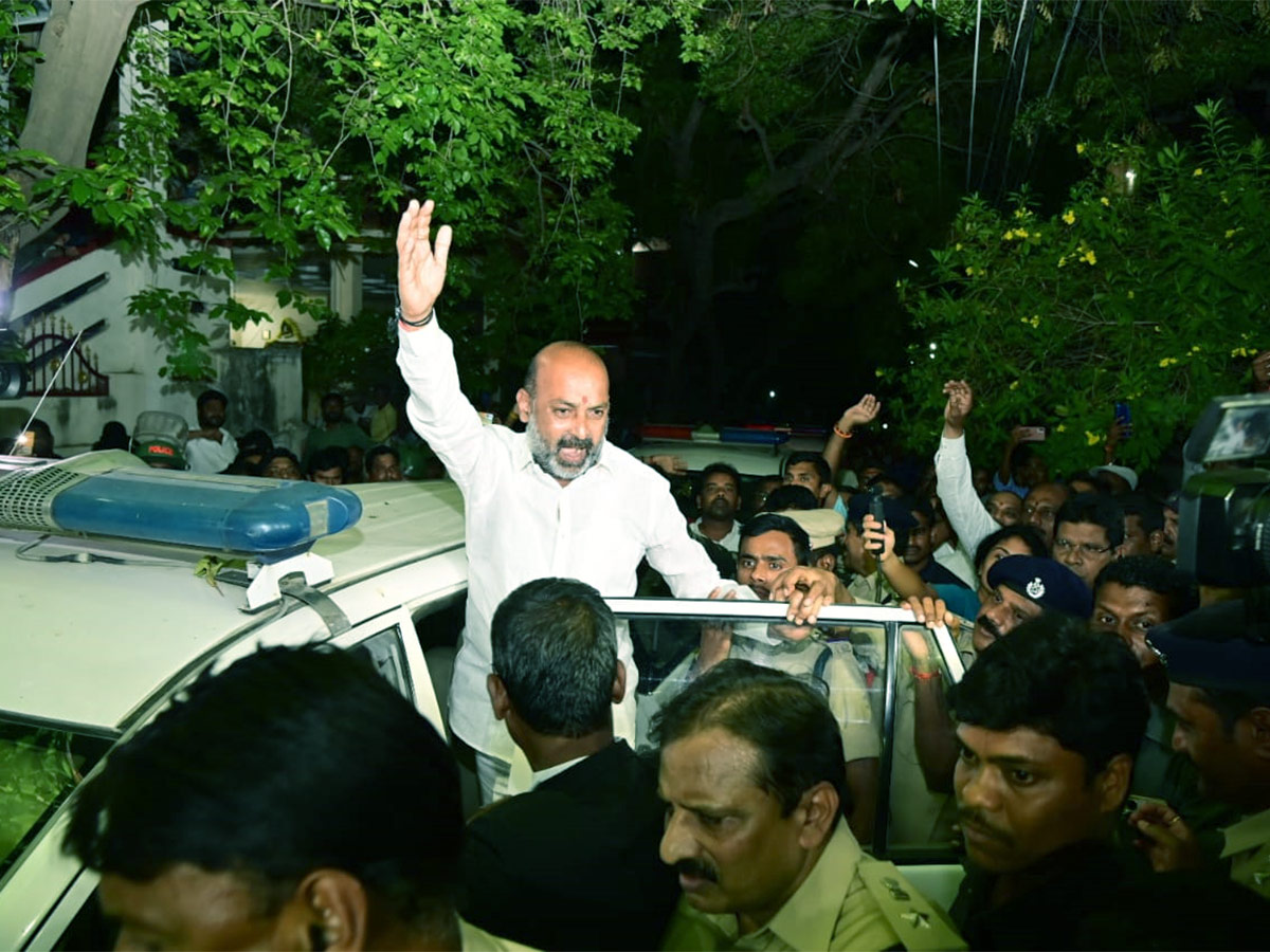 Telangana_20BJP_20chief_20Bandi_20Sanjay_20Arrest_20To_20Judicial_20Custody_20Photos_16.jpg 15