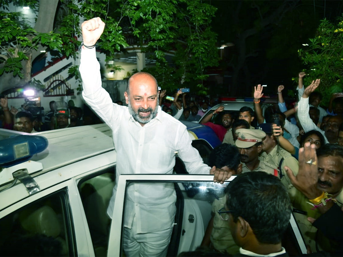 Telangana_20BJP_20chief_20Bandi_20Sanjay_20Arrest_20To_20Judicial_20Custody_20Photos_19.jpg 17