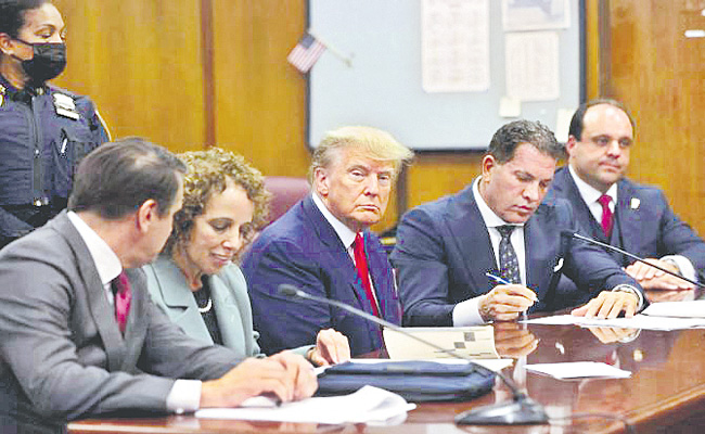 05DONALD-TRUMP-IN-COURT.jpg