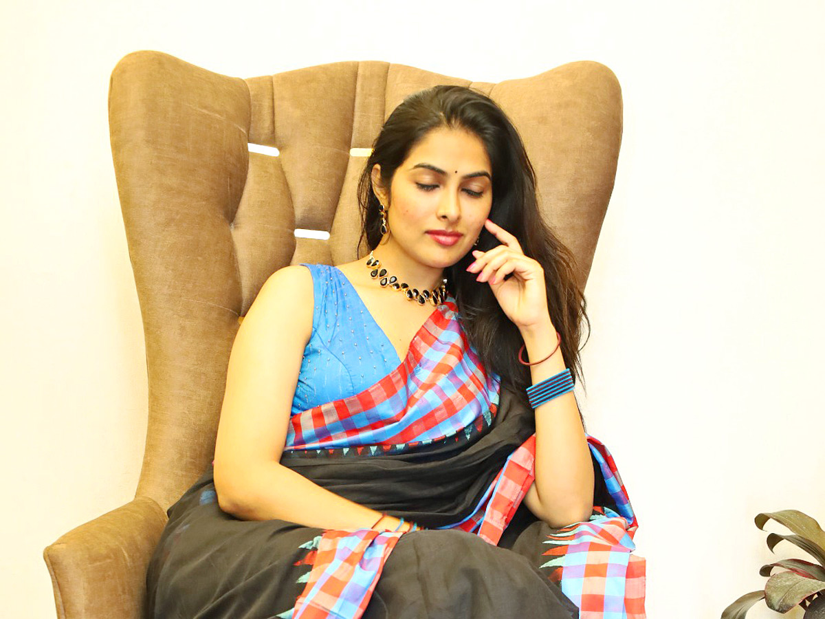 Actress_20Divi_20Vadthya_20Inaugurates_20Barkaas_20Indo_20Arabic_20Restaurant_20at_20Kompally_20Photos_7.jpg 7