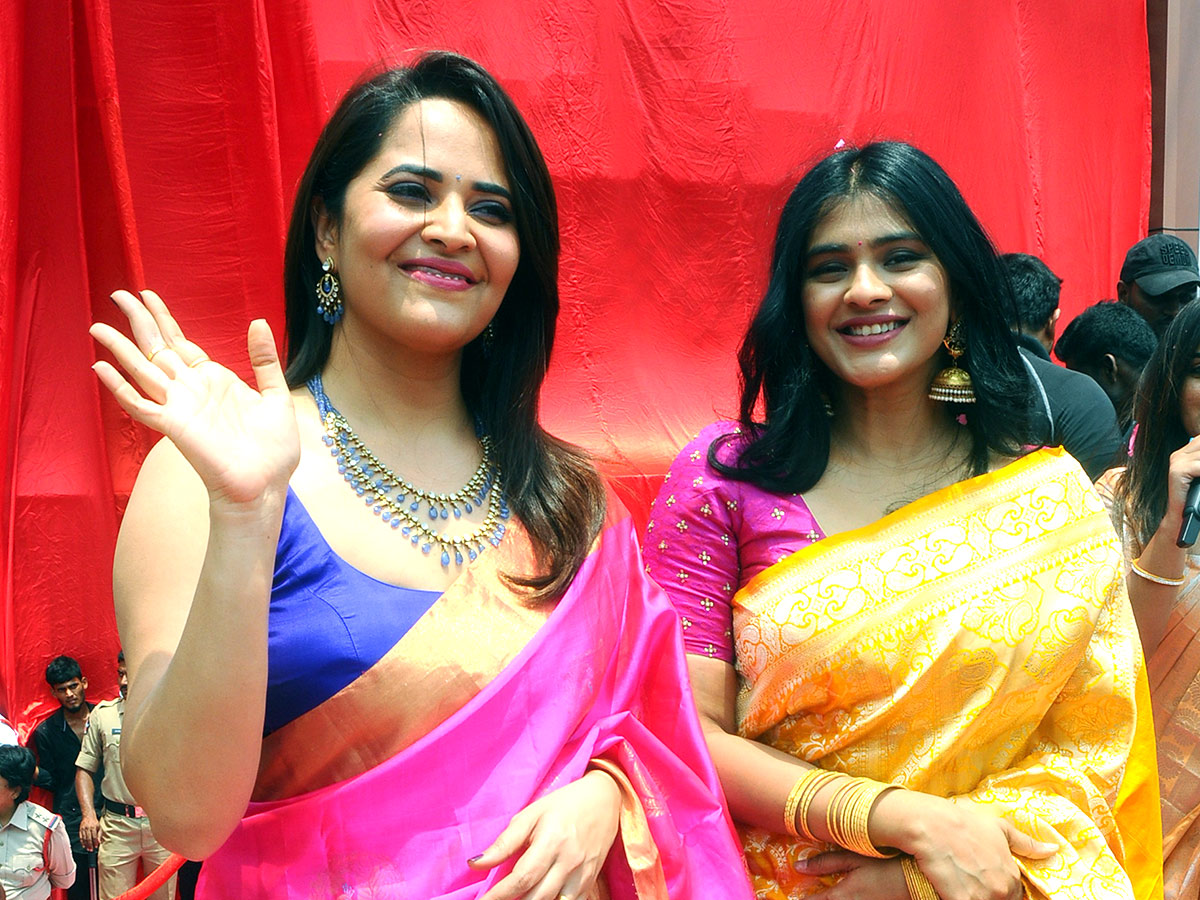 Anusuya_20and_20Heba_20Patel_20at_20Kurnool_1.jpg 1
