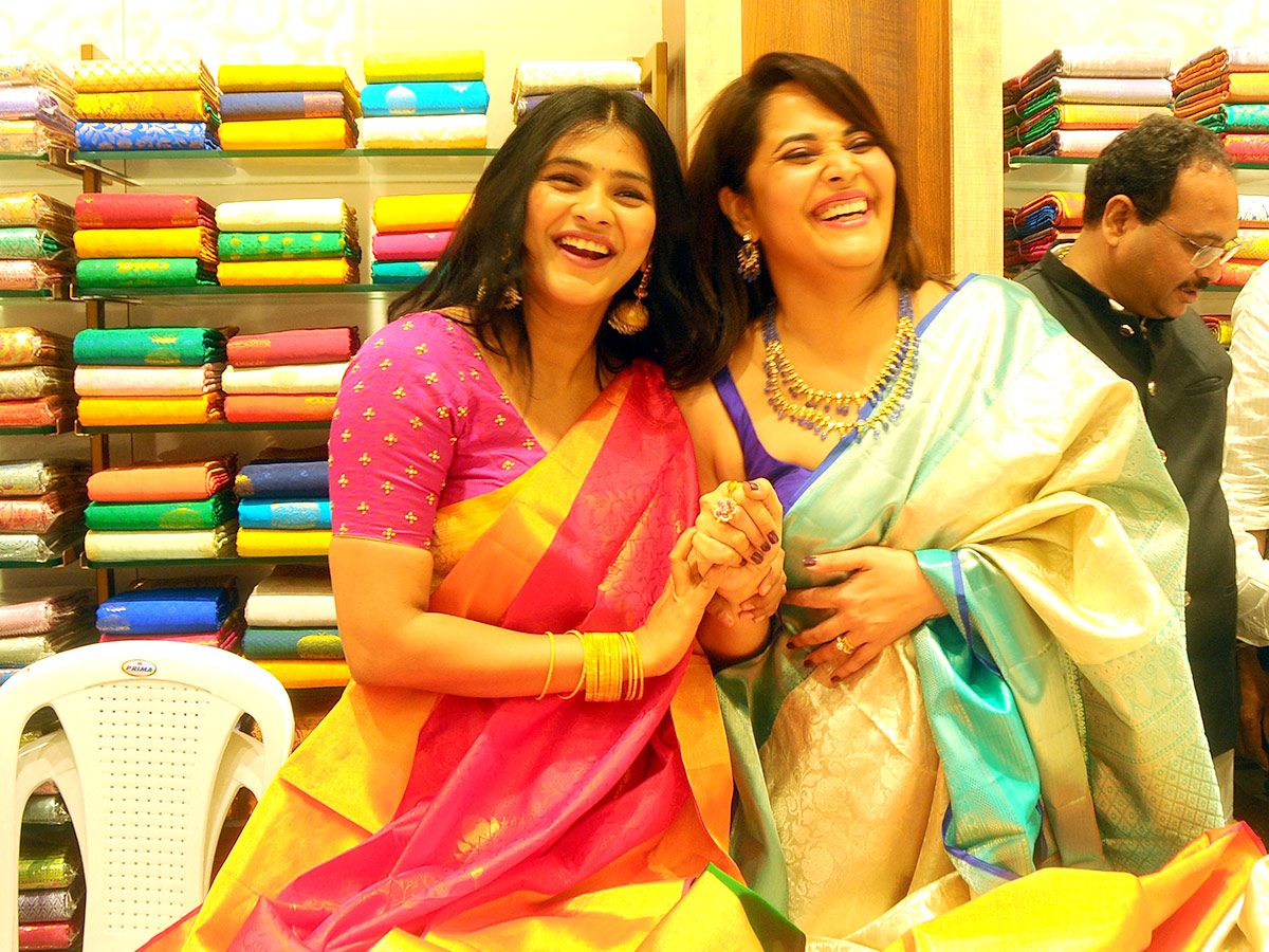 Anusuya_20and_20Heba_20Patel_20at_20Kurnool_10.jpg 10