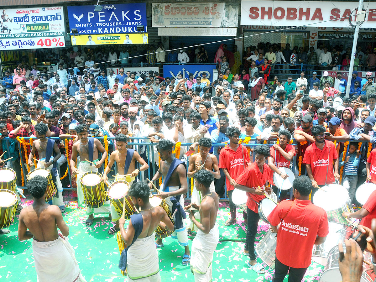 Anusuya_20and_20Heba_20Patel_20at_20Kurnool_12.jpg 12