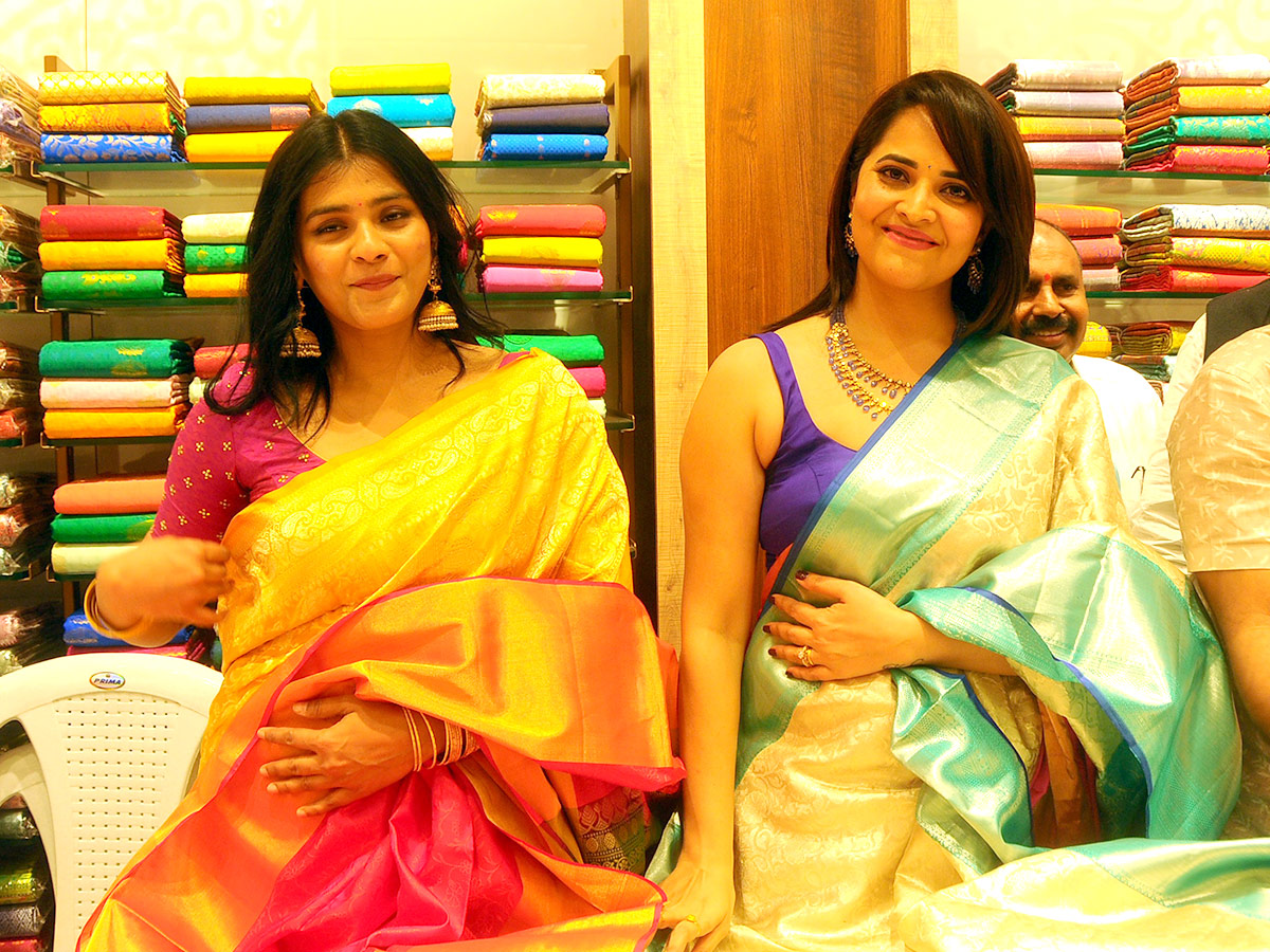 Anusuya_20and_20Heba_20Patel_20at_20Kurnool_16.jpg 15