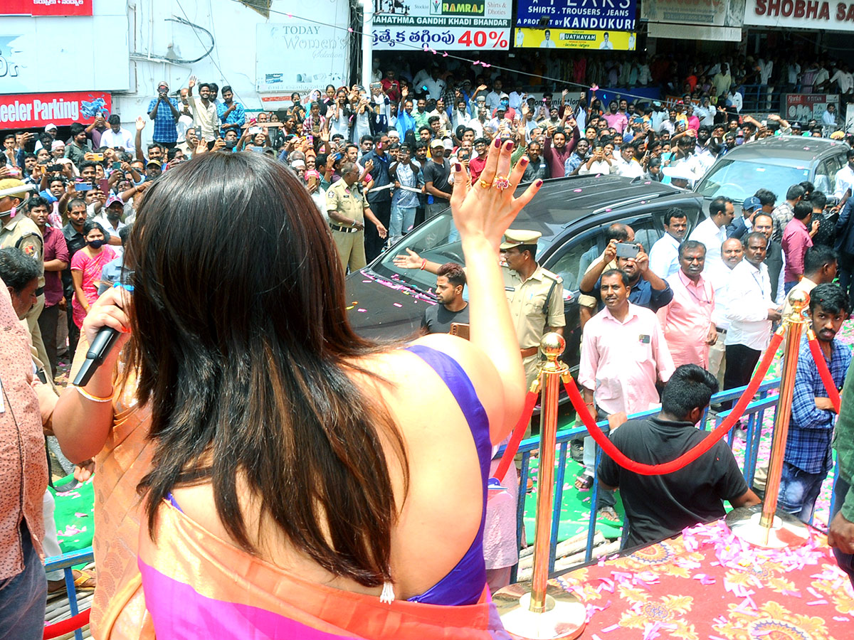 Anusuya_20and_20Heba_20Patel_20at_20Kurnool_18.jpg 17