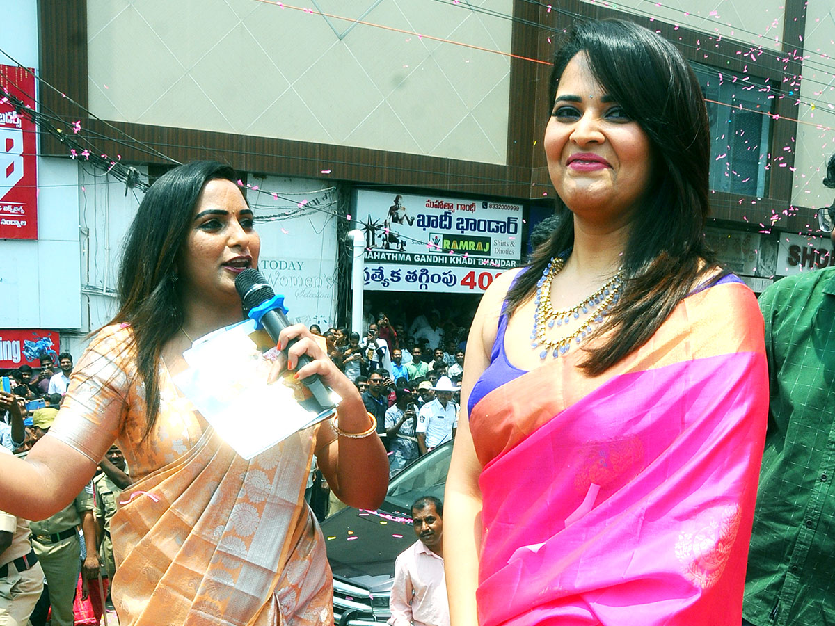 Anusuya_20and_20Heba_20Patel_20at_20Kurnool_20.jpg 19
