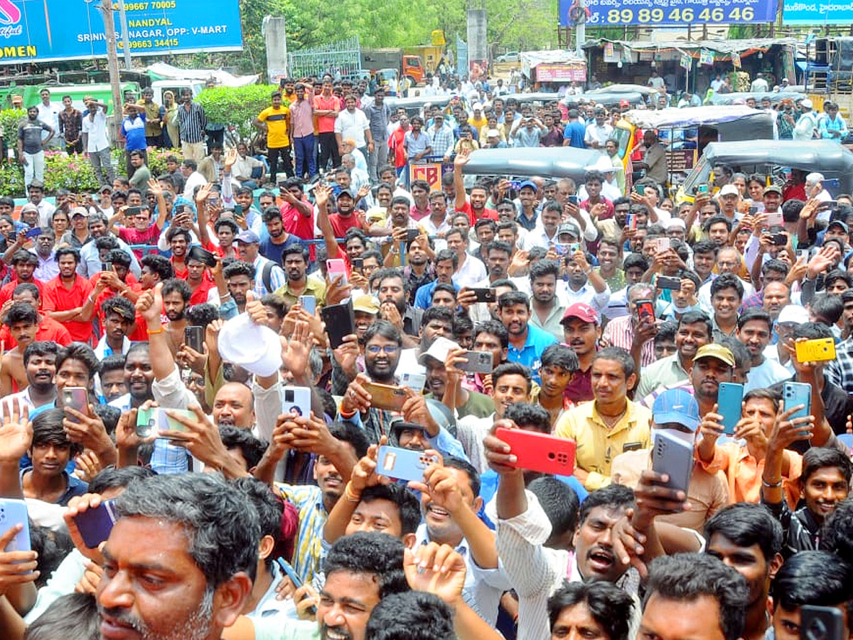 Anusuya_20and_20Heba_20Patel_20at_20Kurnool_28.jpg 23