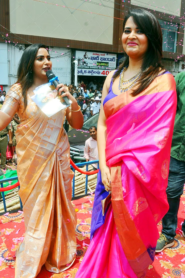 Anusuya_20and_20Heba_20Patel_20at_20Kurnool_29.jpg 26