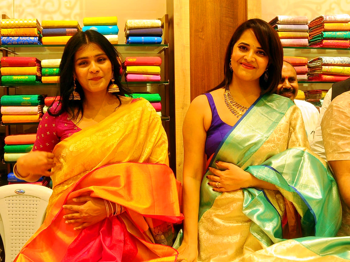 Anusuya_20and_20Heba_20Patel_20at_20Kurnool_32.jpg 25