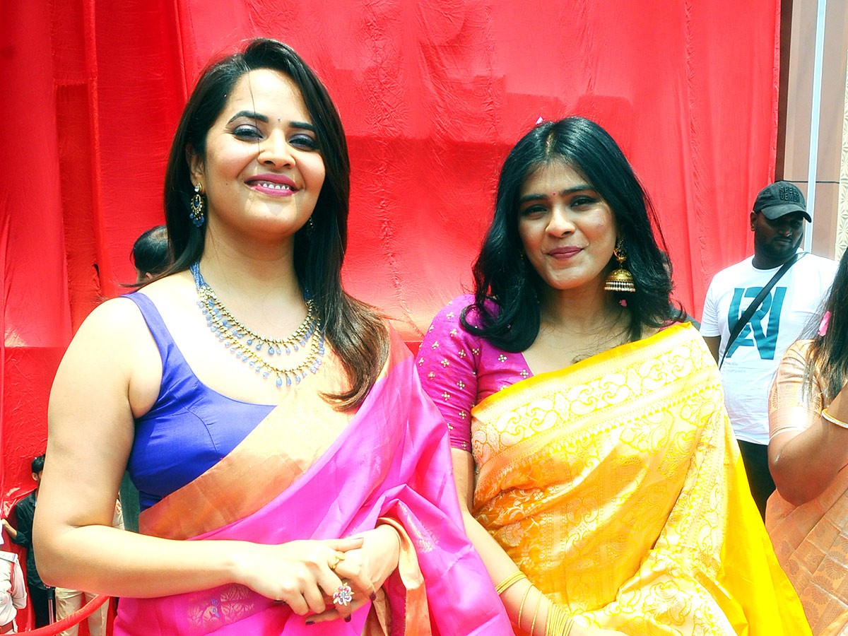 Anusuya_20and_20Heba_20Patel_20at_20Kurnool_8.jpg 8