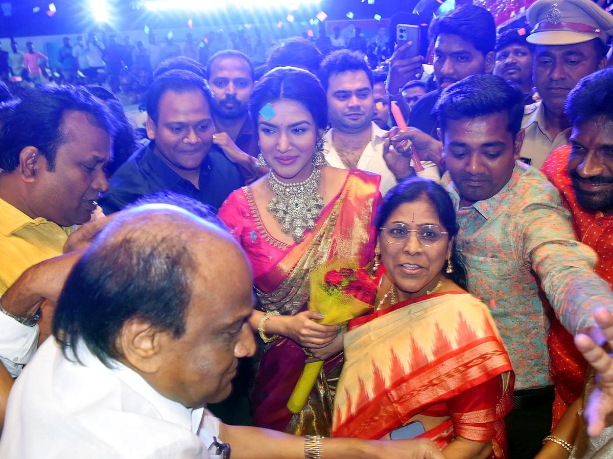 Honey_20Rose_20Shop_20opening_20in_20Warangal_20Photos_20.jpg 12