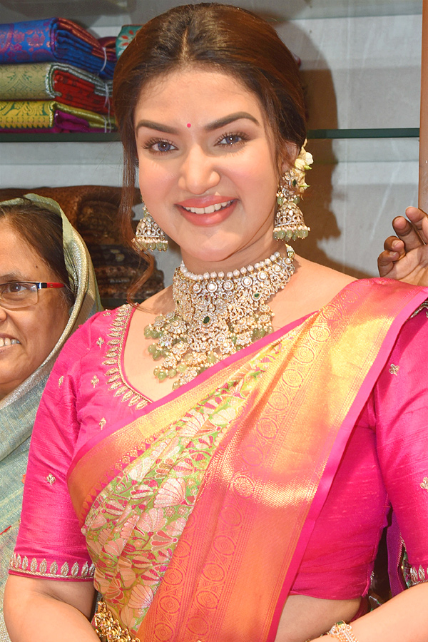 Honey_20Rose_20Shop_20opening_20in_20Warangal_20Photos_3.jpg 14