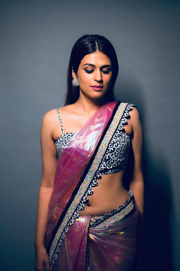 Actress_20Shraddha_20Das_20Latest_20Photos_15.jpg 14