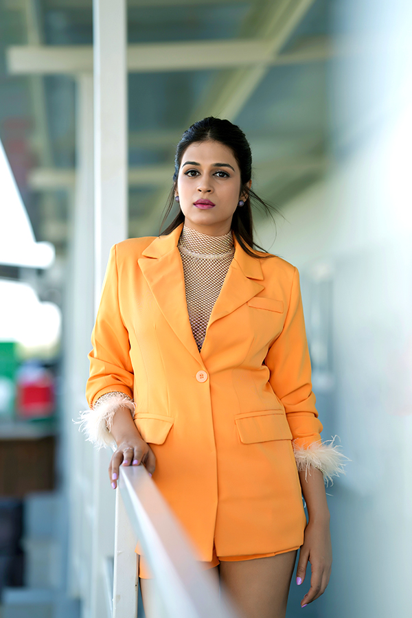 Actress_20Shraddha_20Das_20Latest_20Photos_16.jpg 15